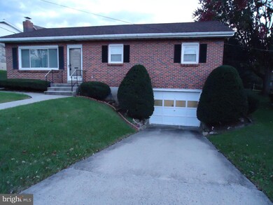 800 Emerson Ave, Reading, PA 19605 - photo 2