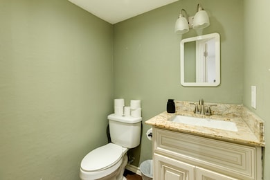 511 Bryan St, Angleton, TX 77515 - photo 6