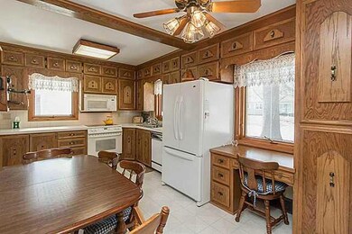 4043 40th St, Des Moines, IA 50310 - photo 6