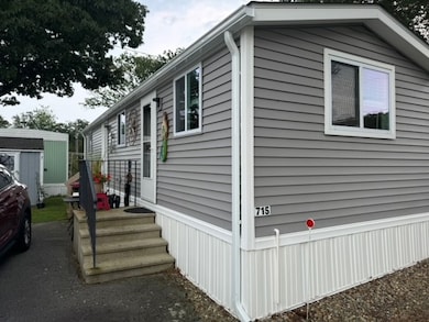 715 Forest Park, Middletown, RI 02842 - photo 3