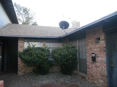 10514 Ashwood Dr, El Paso, TX 79935 - photo 4