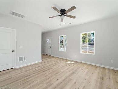 1611 Oak St, Greensboro, NC 27403 - photo 7