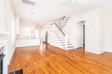 004_LivingRoomView2