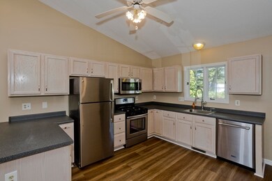 104 Johnson Rd unit 905, Chicopee, MA 01022 - photo 4