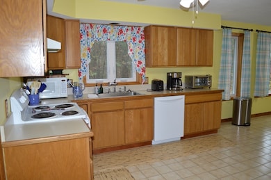 24 Windwood Dr, Ludlow, MA 01056 - photo 6