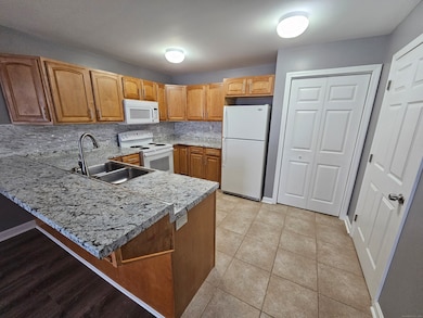 136 Meridian St unit 110, Groton, CT 06340 - photo 3