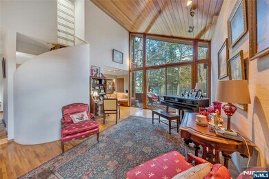 262 W Saddle River Rd, Upper Saddle River, NJ 07458 - photo 4