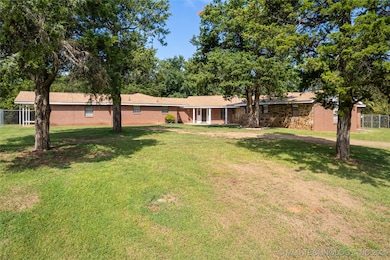39827 Morris Creek Rd, Howe, OK 74940 - photo 2