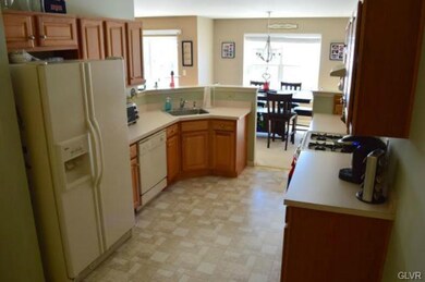 6874 Hunt Dr, Macungie, PA 18062 - photo 5