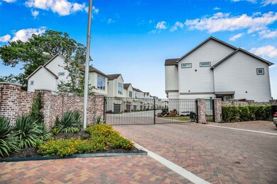 114 Knights Bridge Park Ln, Houston, TX 77018 - photo 2