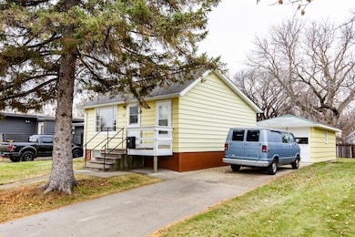 723 13th St N, Moorhead, MN 56560 - photo 4