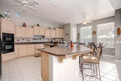 kITCHEN ADN bREAKFAST BAR150th (9)