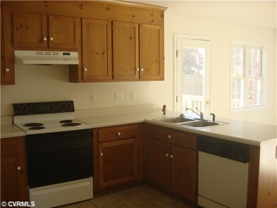 Kitchen - Custon Cabinets with lots of storage!