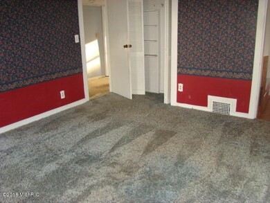 318 N Marshall Ave, Marshall, MI 49068 - photo 4