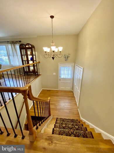 9038 Ashmeade Dr, Fairfax, VA 22032 - photo 2
