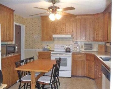 17 Gorham St, Lawrence, MA 01843 - photo 2