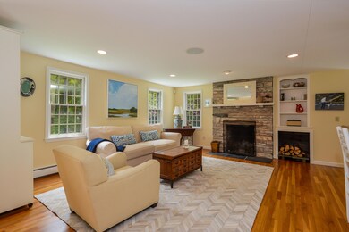 008-Living_Room-4306223-large