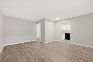107 E Willowick Ave unit 2, Friendswood, TX 77546 - photo 5