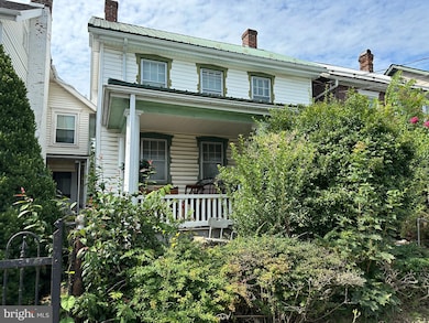 129 E Franklin St, Greencastle, PA 17225 - photo 3