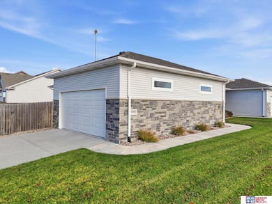 8300 Yankee Woods Dr, Lincoln, NE 68516 - photo 4