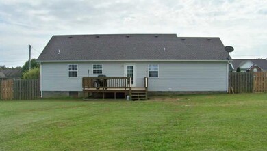 Nice deck for family gatherings and entertaining