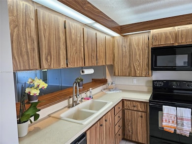 6085 Balboa Cir unit 403, Boca Raton, FL 33433 - photo 2