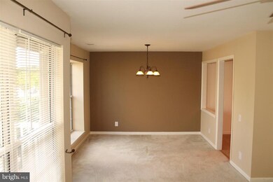 9262 Cardinal Forest Ln unit 301, Lorton, VA 22079 - photo 3