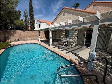 10041 Dove Ridge Dr, Las Vegas, NV 89117 - photo 3