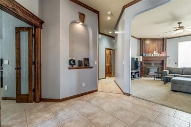 Living room with arched walls