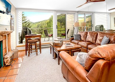 Living Room - Penthouse Views