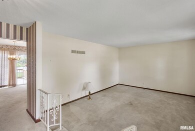 656 W 51st St, Davenport, IA 52806 - photo 3