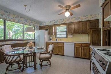 10490 Caenen Lake Rd, Lenexa, KS 66215 - photo 5