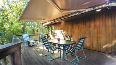 Newer Trex/Cedar wrap around deck