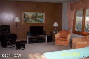 412 N Nescopec St, Tamaqua, PA 18252 - photo 2