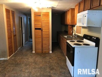 2628 W 49th St, Davenport, IA 52806 - photo 4