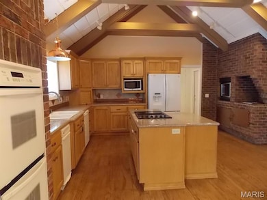 1301 Lurlyn Rd, Poplar Bluff, MO 63901 - photo 3