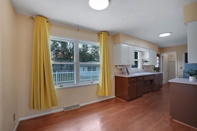 127 N Genevieve St, Cedar Falls, IA 50613 - photo 6