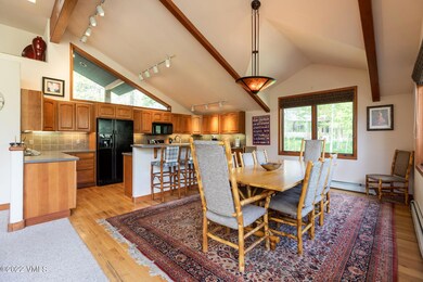 1834_glacier_ct_a_interior_dining_b
