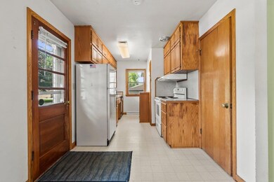 1604 Pin Oak Dr, Cedar Falls, IA 50613 - photo 5