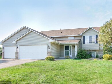 Great 5 bed, 3 bath home with 3-stall garage!