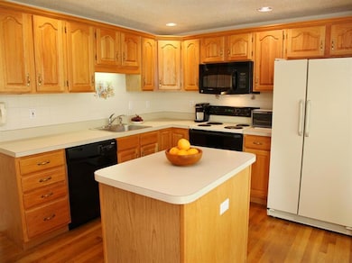 10 Skipjack Ln, Hyannis, MA 02601 - photo 4