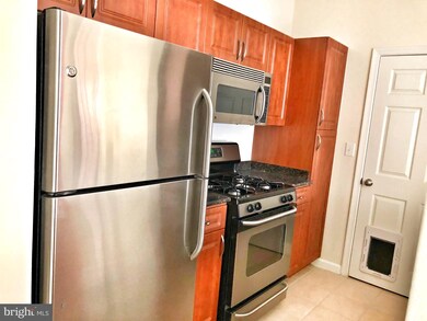 12925 Centre Park Cir unit 301, Herndon, VA 20171 - photo 2