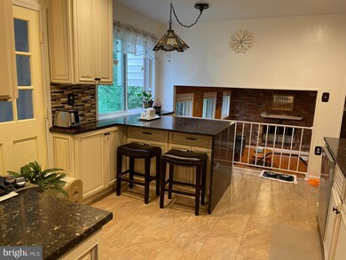 9526 Jomar Dr, Fairfax, VA 22032 - photo 4