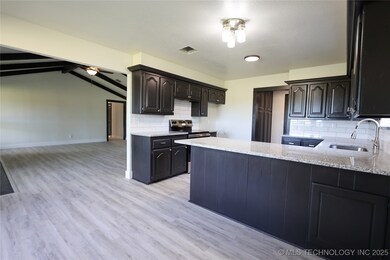 1803 Lakeview Dr, Sulphur, OK 73086 - photo 4