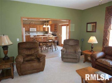 5330 Appleton Dr, Davenport, IA 52804 - photo 2