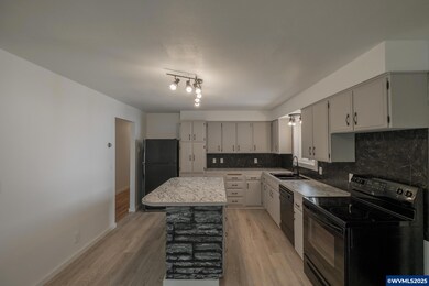 615 5th Ave, Sweet Home, OR 97386 - photo 4