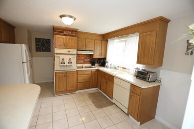 15 Mayflower Cir, Worcester, MA 01606 - photo 2