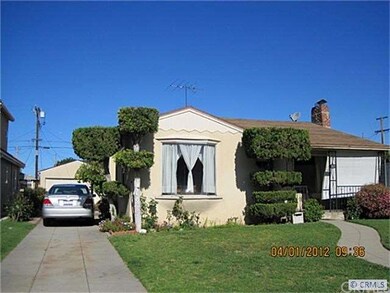 Front  of home and driveway.