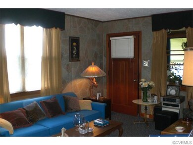 Living Room, with entrance door from the foyer/sun