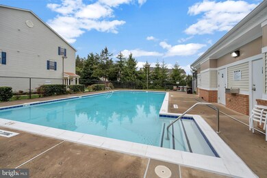 9209 Cardinal Forest Ln unit 19, Lorton, VA 22079 - photo 3